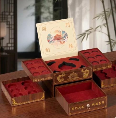 A luxurious box made of reinforced, high-quality treated cardboard