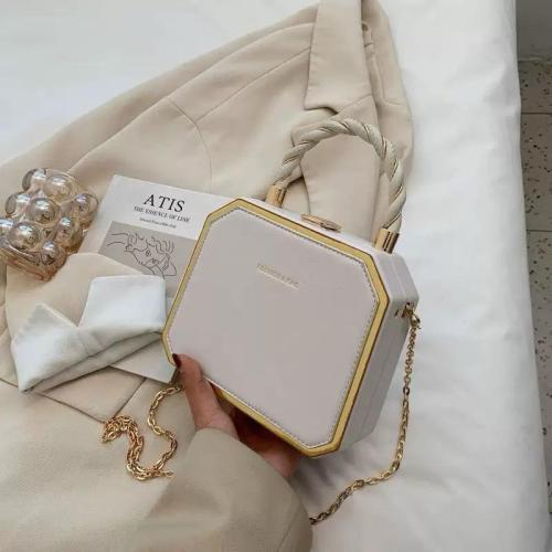 Elegant leather crossbody bag with a modern design