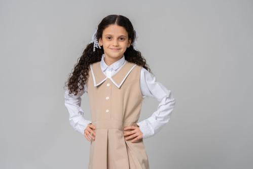 مريول الروضه ياقه كبيره بيج