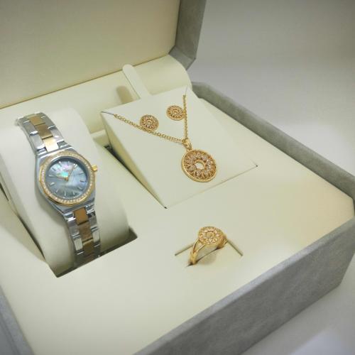 طقم نسائي ساعة وسلسال وخاتم زركون