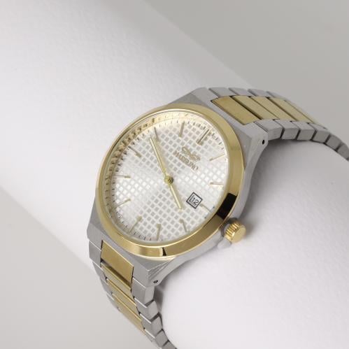 Men's round-shaped stainless steel wristwatch