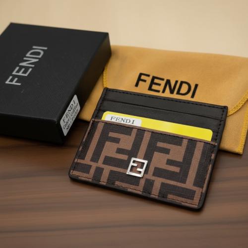 محفظة بطاقات فندي الجلدية الفاخرة - بني