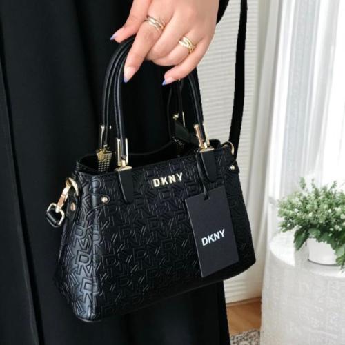 شنطة يد نسائية فاخرة من DKNY – اسود كلاسيك