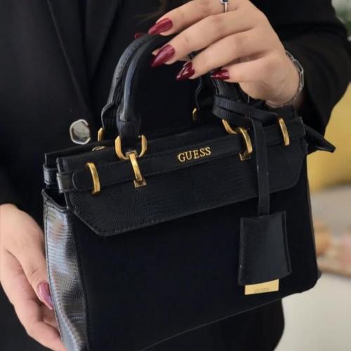 شنطة نسائية أنيقة من Guess - اسود