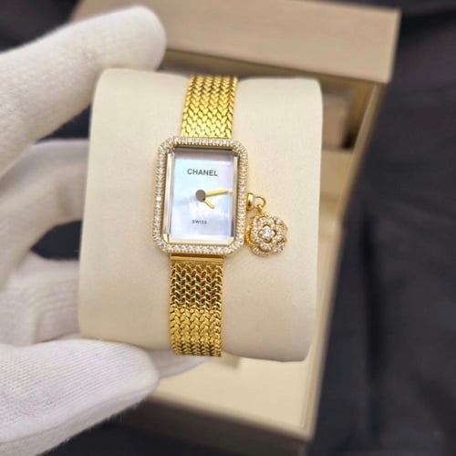 ساعة شانيل بفصوص الكريستال