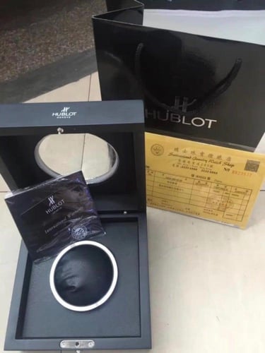 ساعة Hublot النسائية