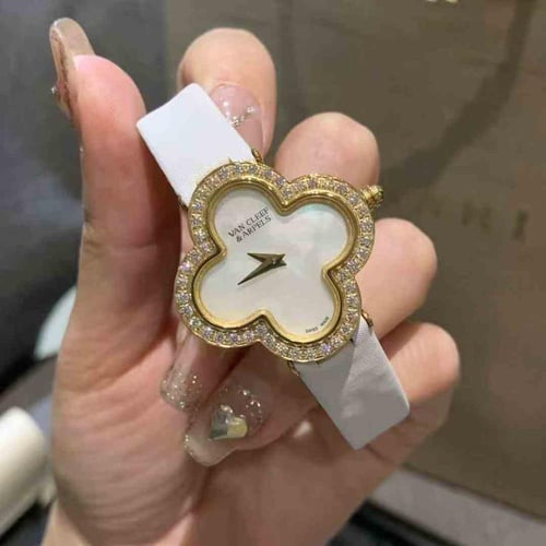 ساعة فان كليف جلد