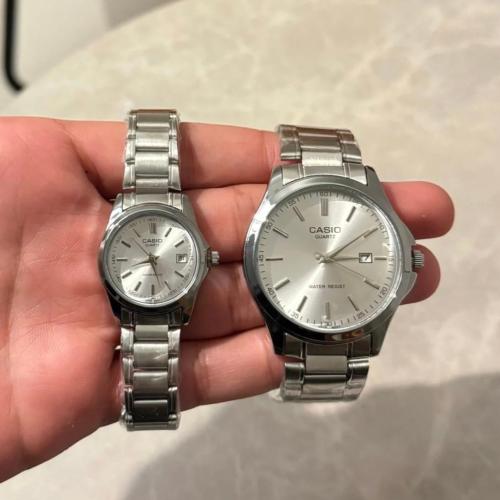 طقم ساعات كاسيو كوارتز للزوجين - فضي