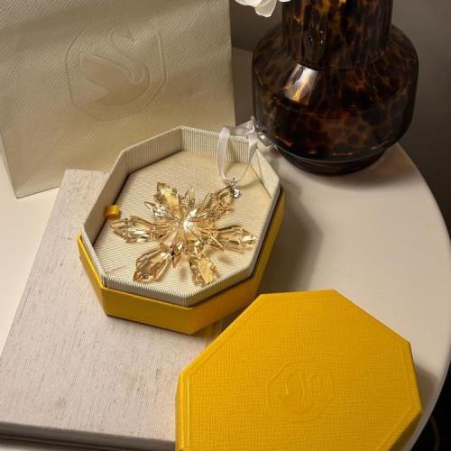 Swarovski car pendant with snowflake design 2026