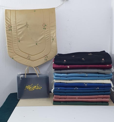 سجادة صلاة مخمل مبطنة مطرزة ورد