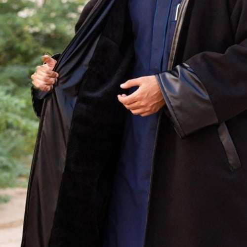 فروة رجالية مبطنه بالفرو مع اطراف جلديه