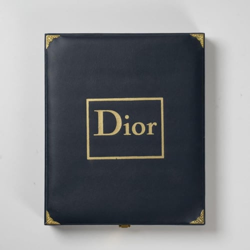 شماغ ديور احمر دم الغزال اخر اصدار