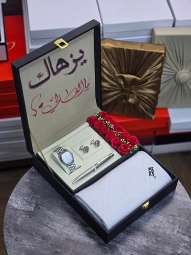 طقم هدايا رجاليه فخمه مع شماغ وإكسسوارات
