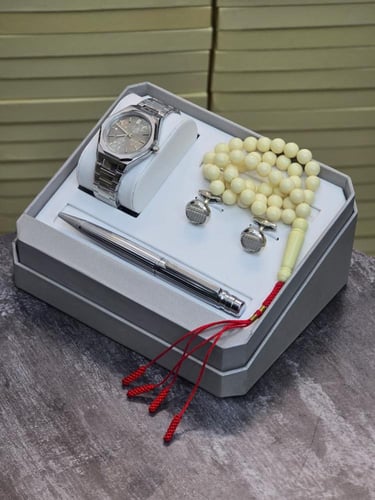 طقم العيد رجالي يحتوي على ساعة كلاسيكية