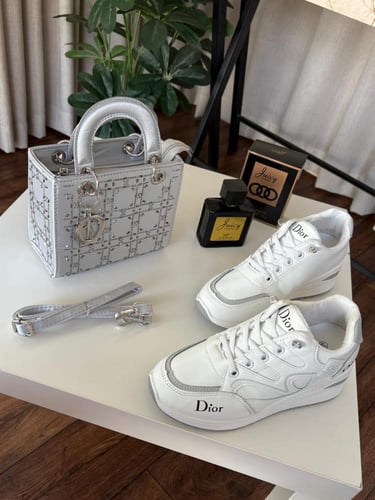 بوكس أناقة ديور النسائي – شنطة مع شوز وعطر فاخر