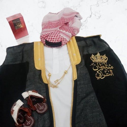 طقم ولادي خليجي كامل مطرّز بالاسم