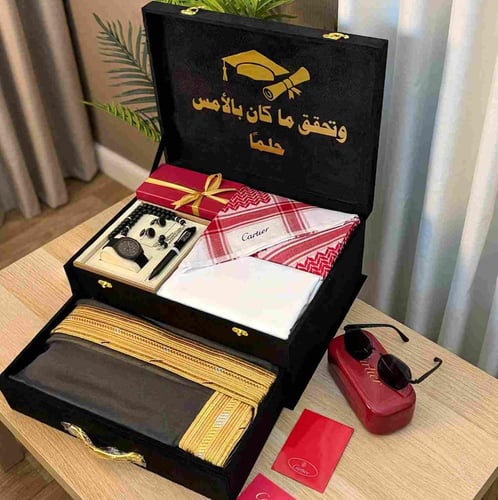 بوكس هدايا رجالي فاخر – طقم بشت وشماغ كارتير مع اك...