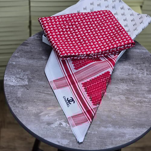 شماغ شانيل دم الغزال الأحمر مع الملحقات | إصدار 20...