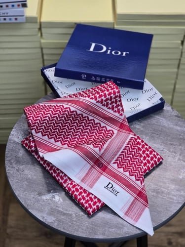 شماغ ديور احمر الإصدار الجديد 2026