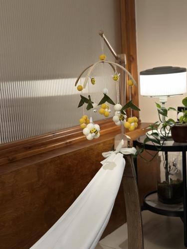 لعبة هادئة وتعليميه للاطفال توضع على الدعامه.