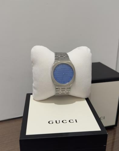 ساعة قوتشي مكينه سويسري