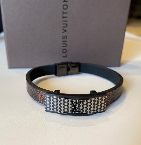 سوارة لويس فيتون