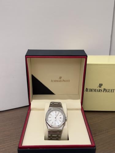 ساعة AP مكينه سويسري