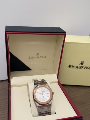 ساعة AP مكينه سويسري