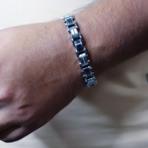 اسوارة رجالي من التيتانيوم