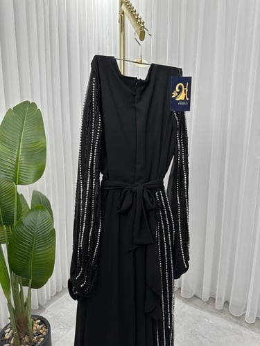 فستان اسود سهره مطرز