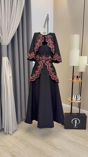 فستان سهره مطرز ورد