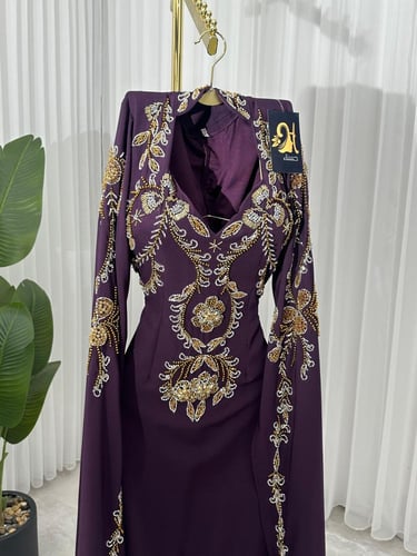 جلابية مطرزة ب اكمام طويلة