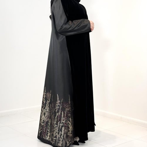 عباية مخمل مع تفته من الخلف قصه كلوش