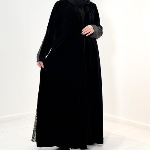 عباية مخمل مع تفته من الخلف قصه كلوش