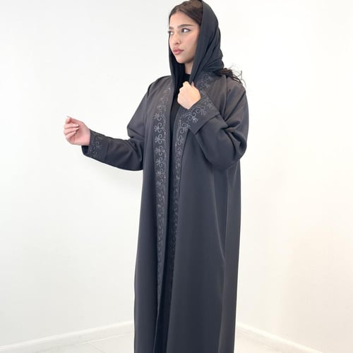 عبايه كريب بليزر رمادي ب شك على الأكمام ومن الامام