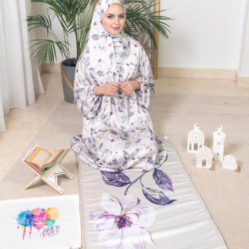 طقم صلاة مكون من سجادة وشرشف صلاة ومسبحة