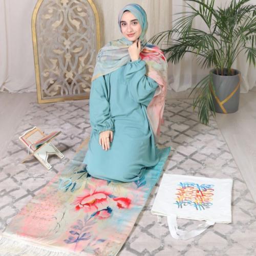 طقم صلاة مكون من سجادة وشرشف صلاة ومسبحة وشنطه خفي...