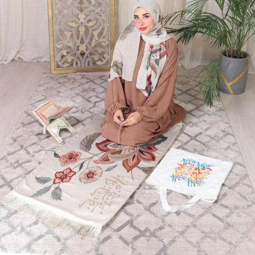 طقم صلاة بني مكون من قطعتين شرشف وحجاب