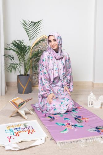 طقم صلاة مكون من سجادة وشرشف صلاة ستان مغاط ومسبحة