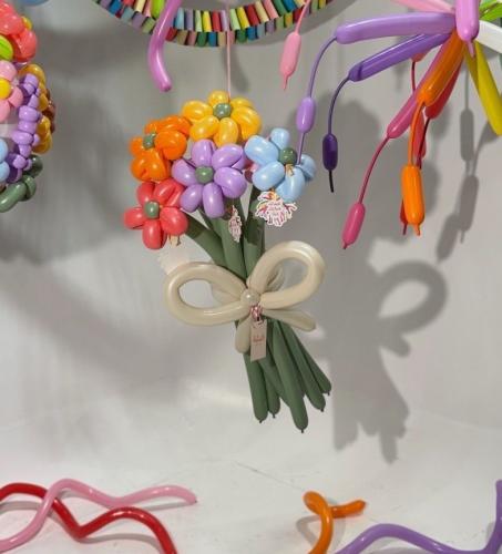 توزيعات ورد مع كروت عيدية