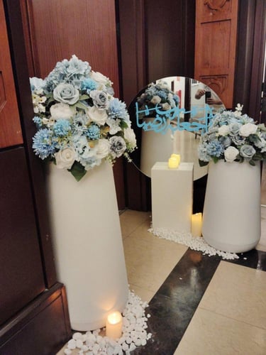 مرايا دائرة مع مراكن الورد