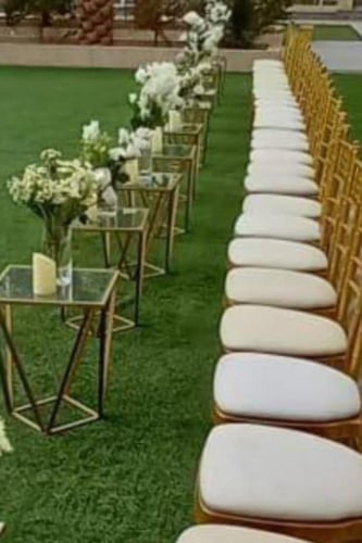 كرسي ( شفاف او ذهبي )