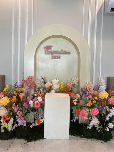 خلفية مجوفة بالورد