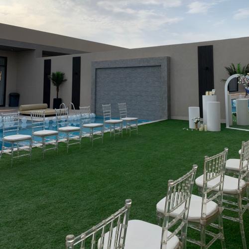 كرسي ( شفاف او ذهبي )