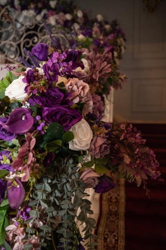 تزين درج بالورد الصناعي