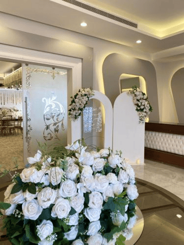 خلفيه بيضاء و خلفيه مفرغة مع ورد