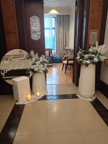 مرايا دائرة مع مراكن الورد