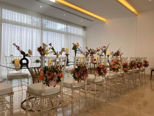 طاولة طعام قزاز مع الكراسي