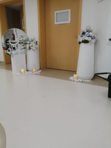 مرايا دائرة مع مراكن الورد