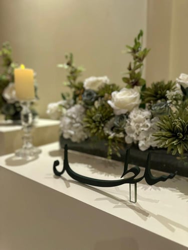 خلفيات متعرجة مع الطاولات بالحبال